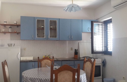 Sutivan Apartment | One bedroom apartment near beach Sutivan, Brač (A-2943-a)
