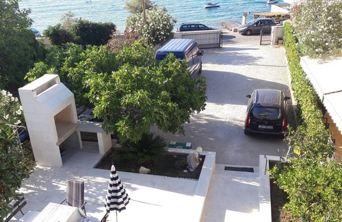 Sutivan Apartment | One bedroom apartment near beach Sutivan, Brač (A-2943-a)