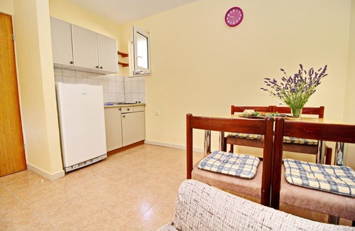 Rasohatica Apartment | One bedroom apartment near beach Cove Rasohatica, Korčula (A-5453-a)