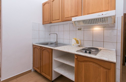 Brist Apartment | One bedroom apartment near beach Brist, Makarska (A-15465-b)