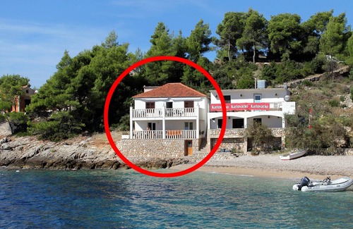Gdinj Apartment | One bedroom apartment near beach Cove Tvrdni Dolac, Hvar (A-2997-b)