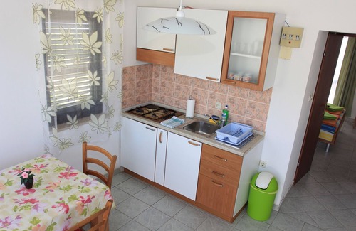 Mandre Apartment | One bedroom apartment near beach Mandre, Pag (A-8655-b)