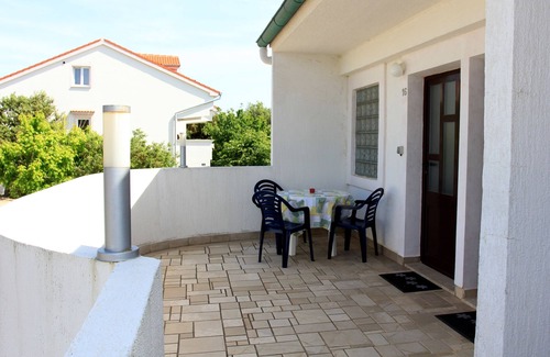 Mandre Apartment | One bedroom apartment near beach Mandre, Pag (A-8655-b)