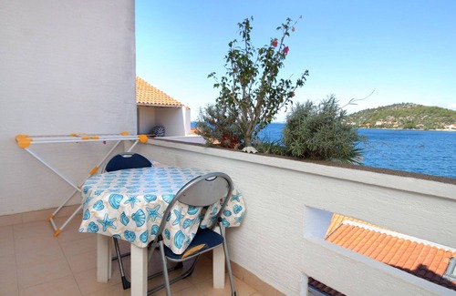 Kali Apartment | One bedroom apartment near beach Kali, Ugljan (A-837-b)