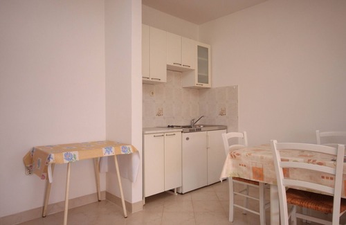Jakisnica Apartment | One bedroom apartment near beach Jakišnica, Pag (A-6424-b)