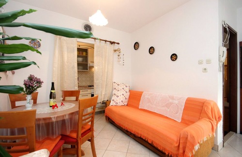 Cove Rogacic Apartment | One bedroom apartment near beach Cove Rogačić, Vis (A-2460-b)