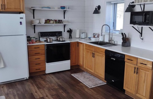 Fruitport House | One bedroom apartment in Fruitport, MI , Sleeps 4 ,great location.