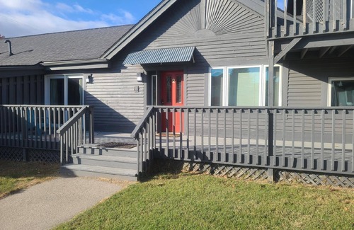 Fruitport House | One bedroom apartment in Fruitport, MI , Sleeps 4 ,great location.