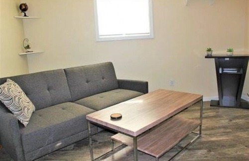 West Main HIll Apartment | One Bedroom Apartment in Kalamazoo with View