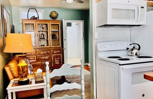 Laurel Park Apartment | One Bedroom Apartment #3 in Historic Burns Square district, downtown Sarasota