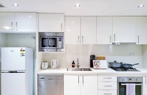 Gordon Apartment | One bedroom Apartment walk to Gordon Train Station