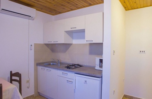 Zrce Apartment | One bedroom apartment with terrace and sea view Metajna, Pag (A-6389-c)