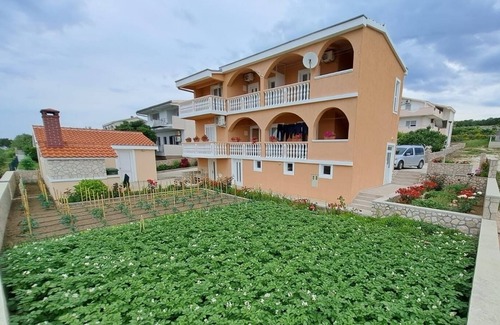 Rtina Apartment | One bedroom apartment with terrace and sea view Rtina - Miočići, Zadar (A-13072-d)