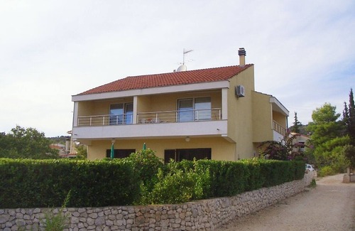 Vinisce Apartment | One bedroom apartment with terrace and sea view Vinišće, Trogir (A-5229-a)