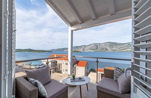 Kneza Apartment | One bedroom apartment with terrace and sea view Kneža, Korčula (A-21863-a)