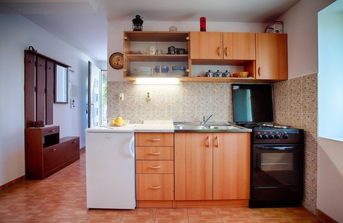 Komiza Apartment | One bedroom apartment with air-conditioning Komiža, Vis (A-2450-a)