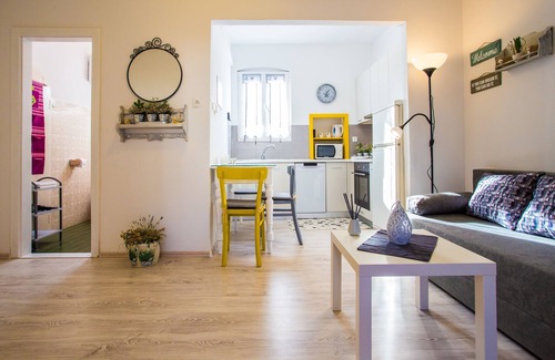Komiza Apartment | One bedroom apartment with terrace Komiža, Vis (A-11671-a)