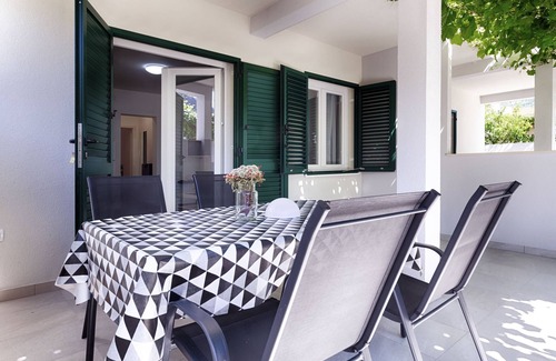 Komiza Apartment | One bedroom apartment with terrace Komiža, Vis (A-1151-c)