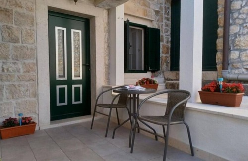 Povlja Apartment | One bedroom apartment with terrace Povlja, Brač (A-22899-a)