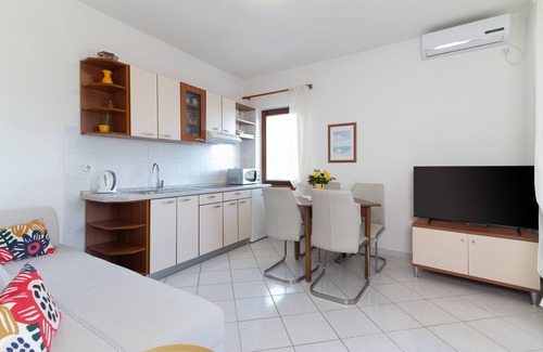 Muline Apartment | One bedroom apartment with terrace and sea view Muline, Ugljan (A-8521-d)