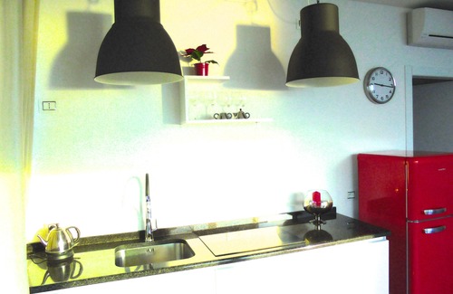 Marone Apartment | One-bedroom apartment with a front-garden garden and panoramic views