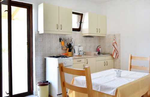 Pokrivenik Apartment | One bedroom apartment with terrace and sea view Cove Zarace (Gdinj), Hvar (A-4597-e)