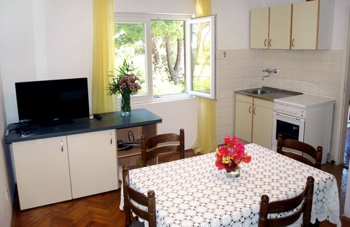 Island Hvar Apartment | One bedroom apartment with balcony Jelsa, Hvar (A-8750-a)