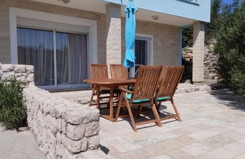 Municipality of Kali Apartment | One bedroom apartment with terrace and sea view Cove Mala Lamjana, Ugljan (A-22450-a)