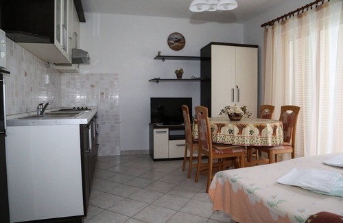 Milna Apartment | One bedroom apartment with terrace and sea view Milna, Hvar (A-12244-a)