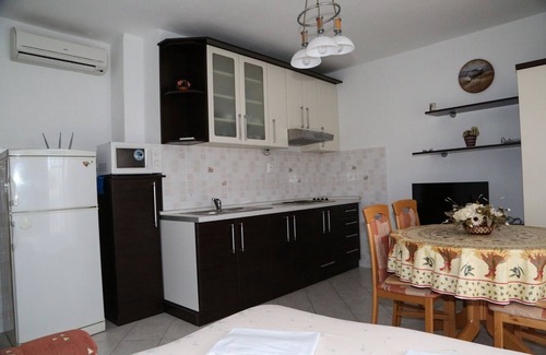 Milna Apartment | One bedroom apartment with terrace and sea view Milna, Hvar (A-12244-a)
