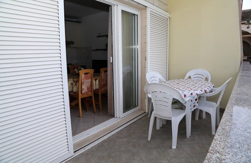 Milna Apartment | One bedroom apartment with terrace and sea view Milna, Hvar (A-12244-a)