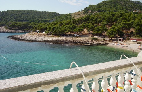 Milna Apartment | One bedroom apartment with terrace and sea view Milna, Hvar (A-12244-b)