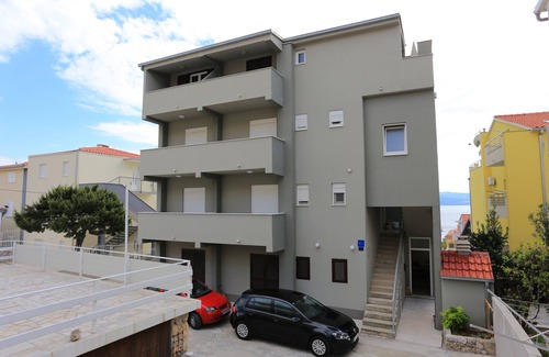 Tice Apartment | One bedroom apartment with terrace and sea view Nemira, Omiš (A-17039-a)