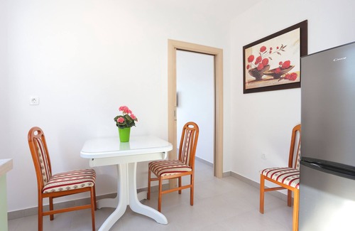 Duce Apartment | One bedroom apartment with terrace and sea view Duće, Omiš (A-2737-f)