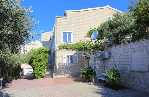 Duce Apartment | One bedroom apartment with terrace and sea view Duće, Omiš (A-2737-f)
