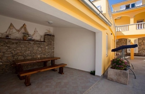 Poljana Apartment | One bedroom apartment with terrace Poljana, Ugljan (A-8523-d)