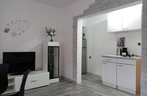 Veljun Primorski Apartment | One bedroom apartment with terrace Senj (A-18884-a)