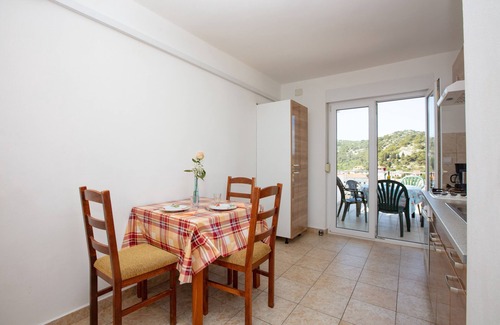 Tijesno Apartment | One bedroom apartment with terrace and sea view Tisno, Murter (A-4295-c)