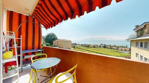 Pully Apartment | One-bedroom apartment with lake view