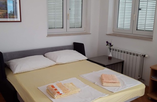 Jakisnica Apartment | One bedroom apartment with terrace and sea view Jakišnica, Pag (A-10428-c)