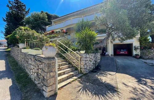 Lun Apartment | One bedroom apartment with terrace and sea view Lun, Pag (A-19358-b)