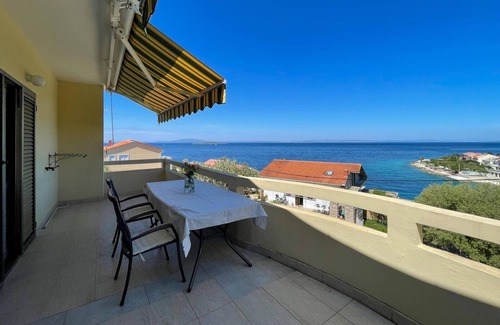 Lun Apartment | One bedroom apartment with terrace and sea view Lun, Pag (A-19358-b)
