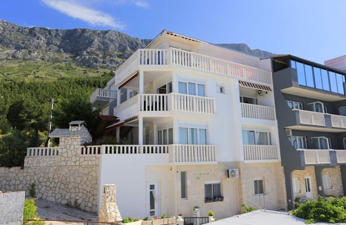 Lokva Rogoznica Apartment | One bedroom apartment with terrace and sea view Lokva Rogoznica, Omiš (A-13226-a)