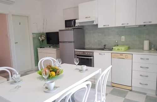 Banjol Apartment | One bedroom apartment with terrace Banjol, Rab (A-5071-b)