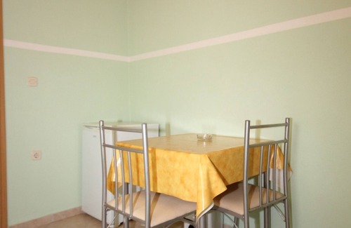Cove Rogacic Apartment | One bedroom apartment with terrace and sea view Vis (A-8531-a)