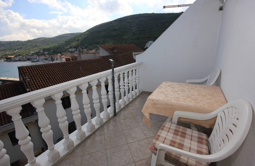 Cove Rogacic Apartment | One bedroom apartment with terrace and sea view Vis (A-8531-a)