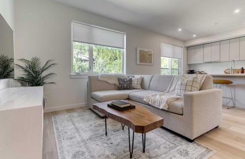 Rossland Apartment | One Bedroom at The Crescent Sleeps 2 to 4
