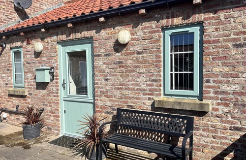 Barmston Cottage | One bedroom barn with free parking