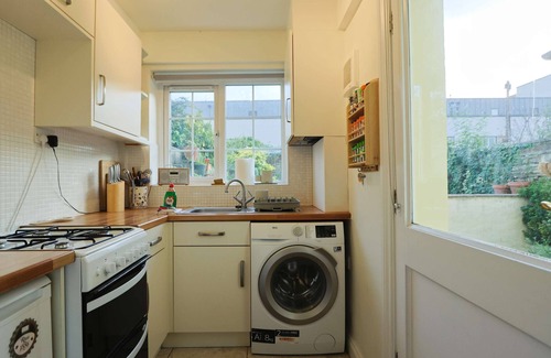 Southville Apartment | One bedroom basement flat in Coronation road