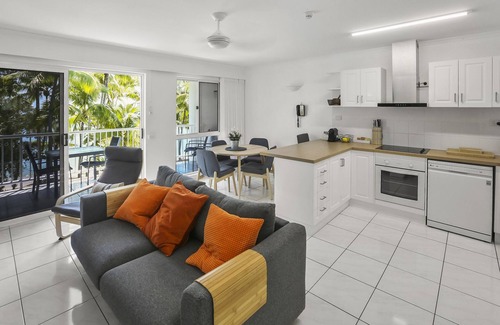 Clifton Beach Apartment | One-Bedroom Beachfront Apartment - Top Floor